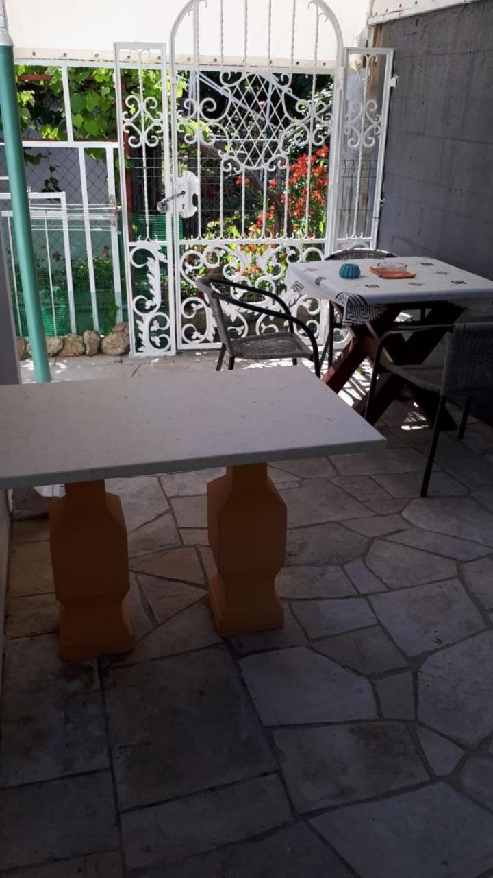 Apartmani Kalinic بِييلا الغرفة الصورة