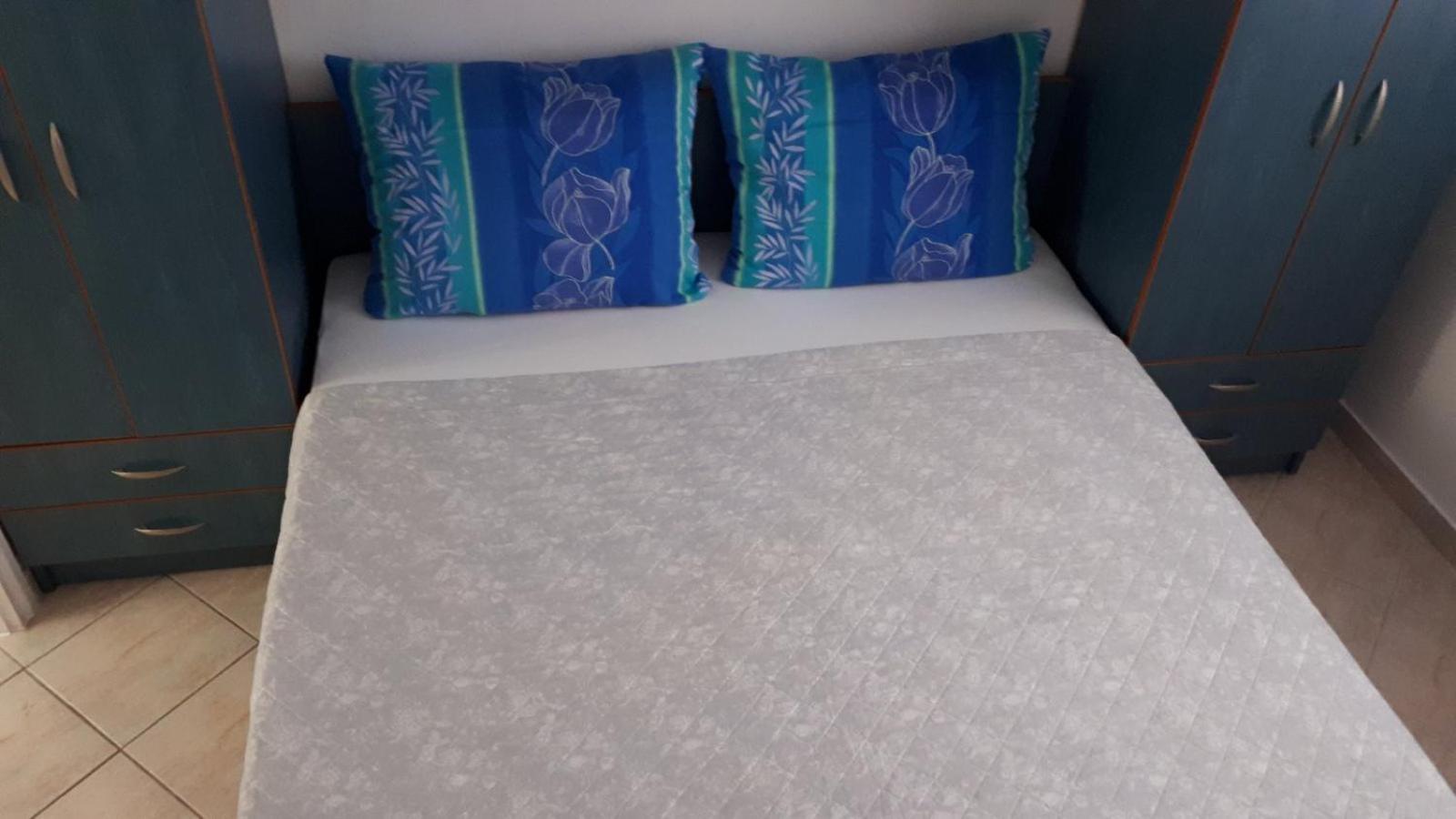 Apartmani Kalinic بِييلا الغرفة الصورة